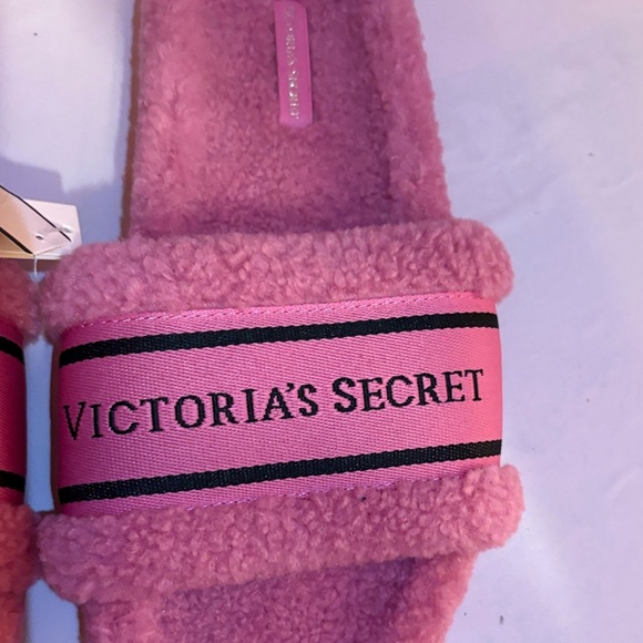 NEW 🩷🩷🩷Victoria's Secret Pink Plush Slippers - Picture 5 of 8